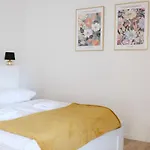Neues Im Zentrum Von Fuer 2 Personen * Graz