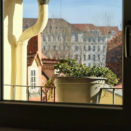 Neues Im Zentrum Von Fuer 2 Personen * Graz