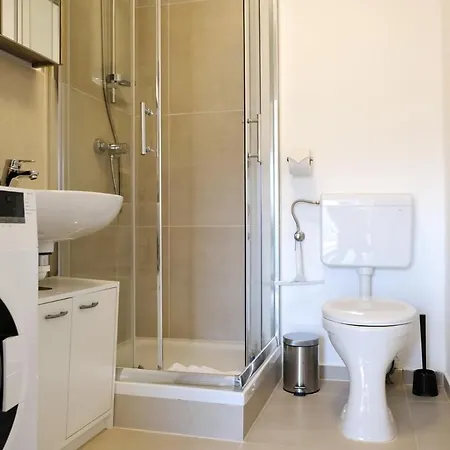 Apartman Neues Im Zentrum Von Fuer 2 Personen