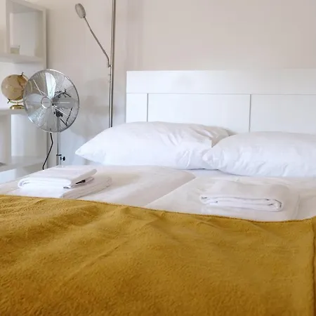 Neues Im Zentrum Von Fuer 2 Personen Apartman Graz