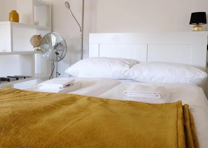 Neues Im Zentrum Von Fuer 2 Personen Apartment Graz